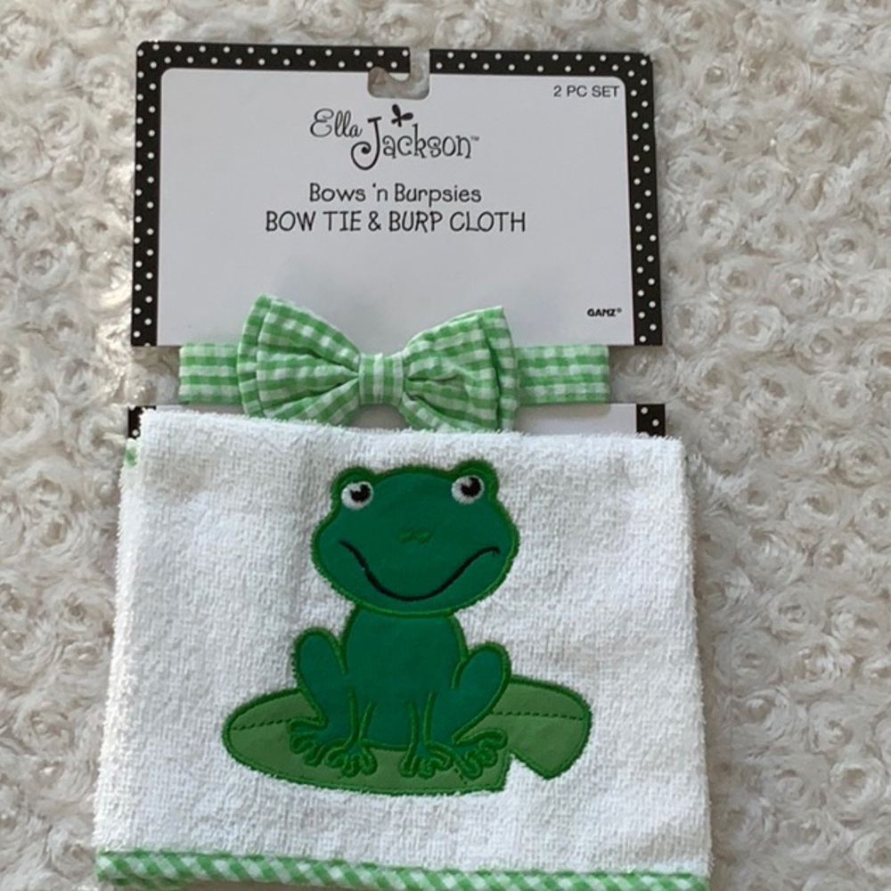 NWT Bow Tie And Burb Cloth Frog Set